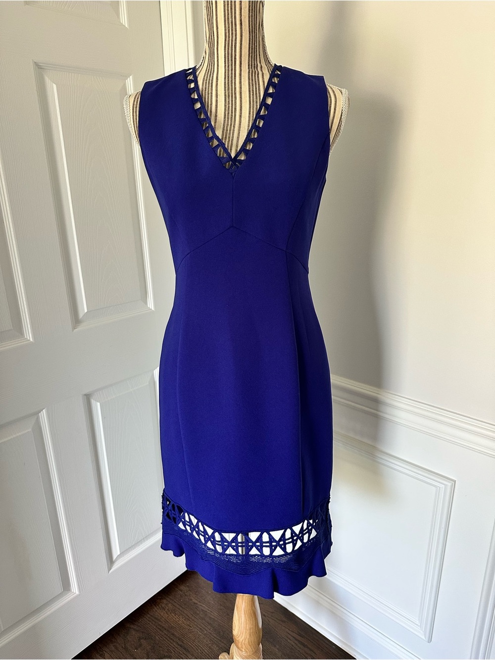 NWT Elie Tahari Clarissa Dress Cobalt Blue Cutout Lace Size 4